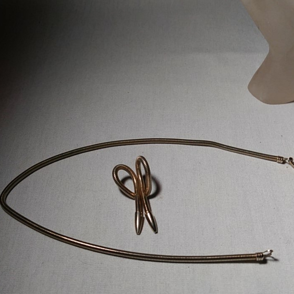 Unique Gold Tone Necklace w/Knot Dangle Pendant - Picture 7 of 7